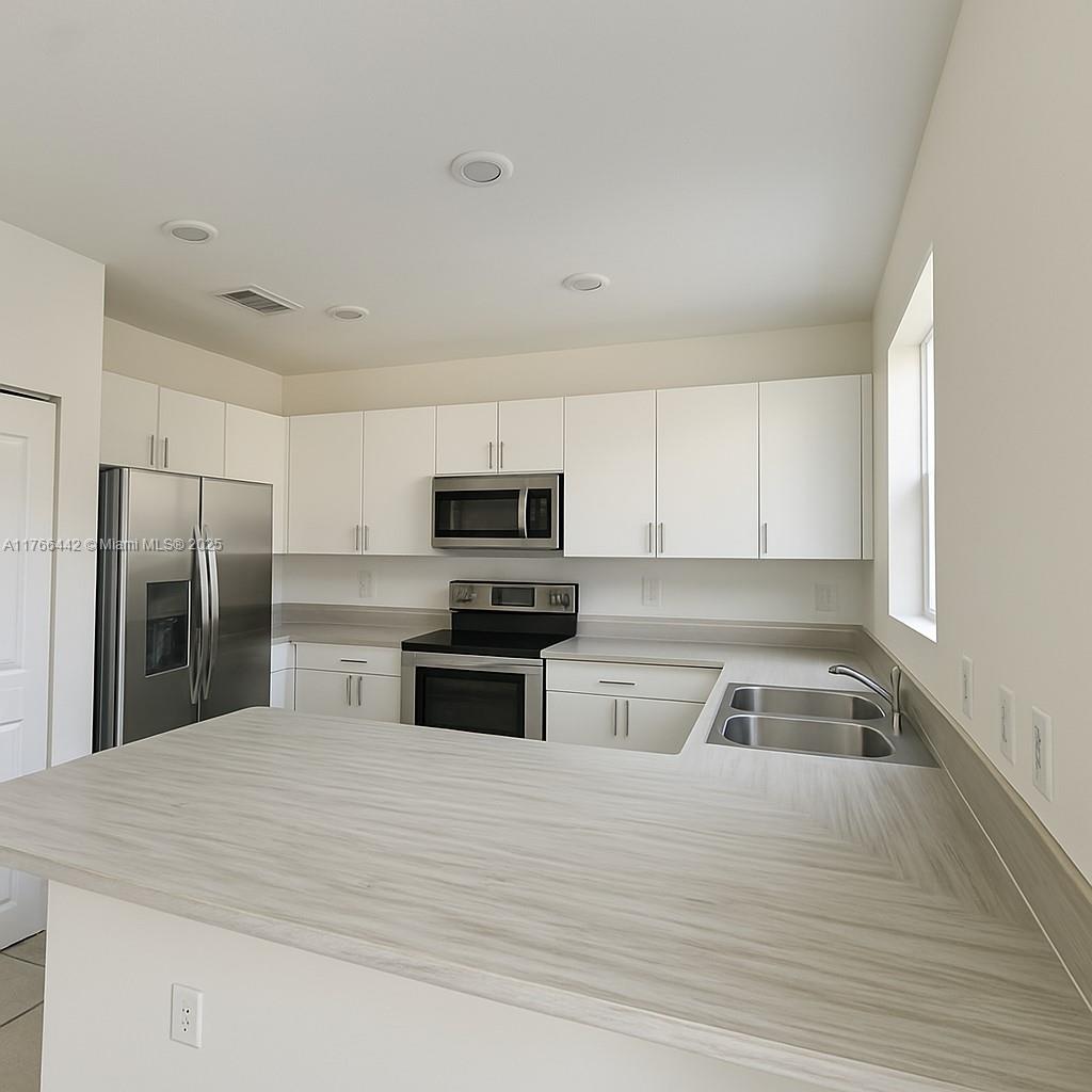 2737 Se 17th St Property Photo 6