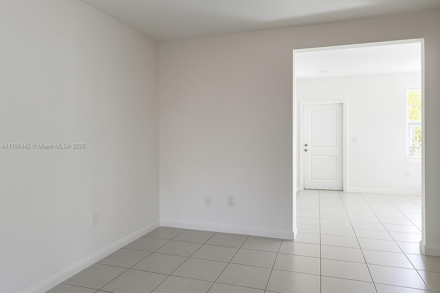 2737 Se 17th St Property Photo 7