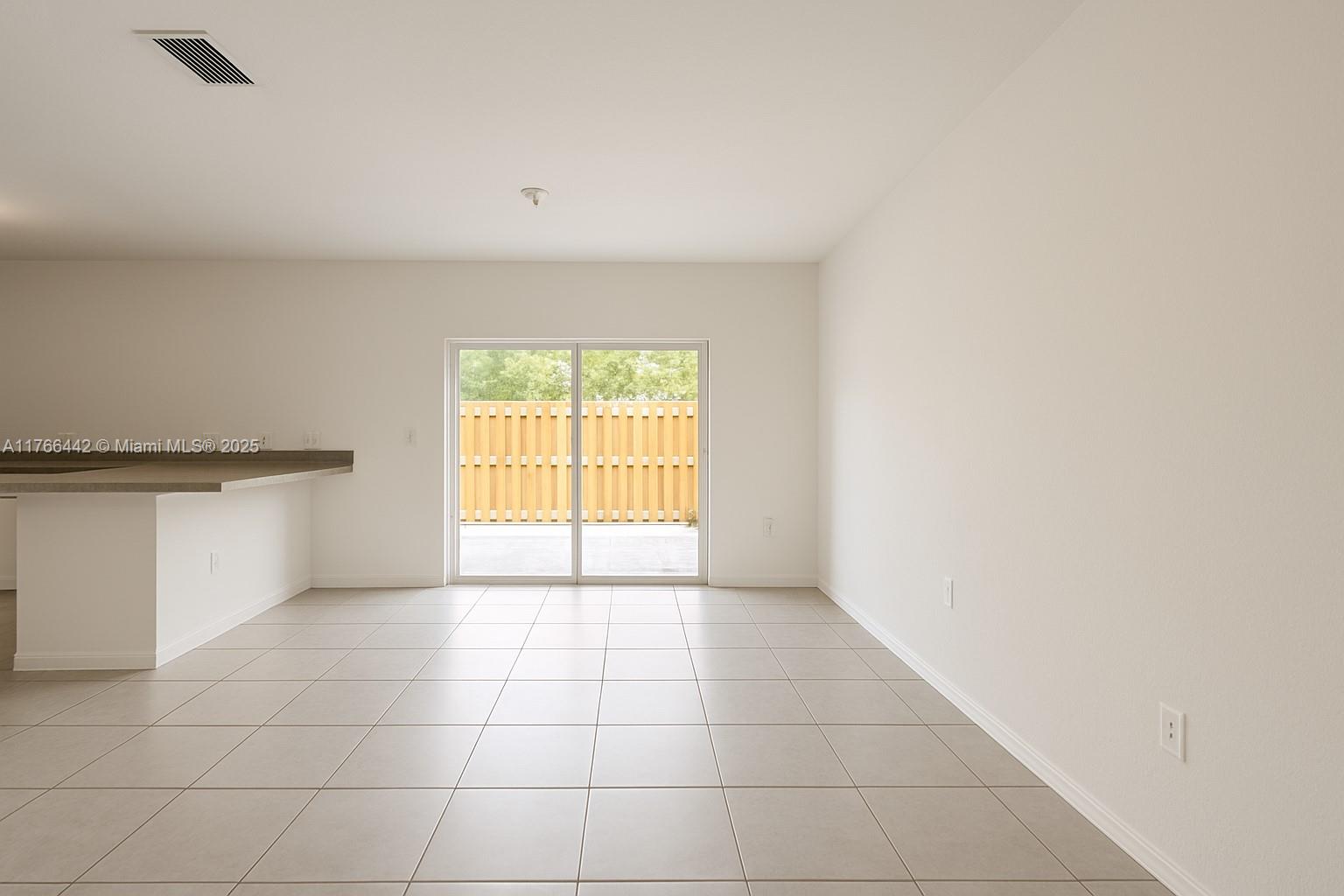 2737 Se 17th St Property Photo 8