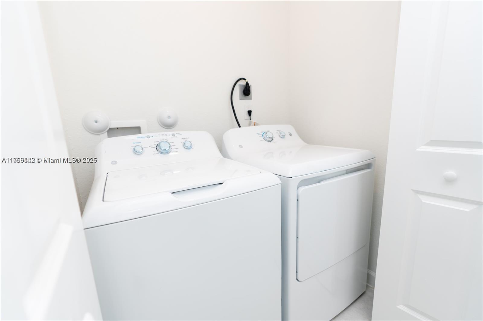 2737 Se 17th St Property Photo 9