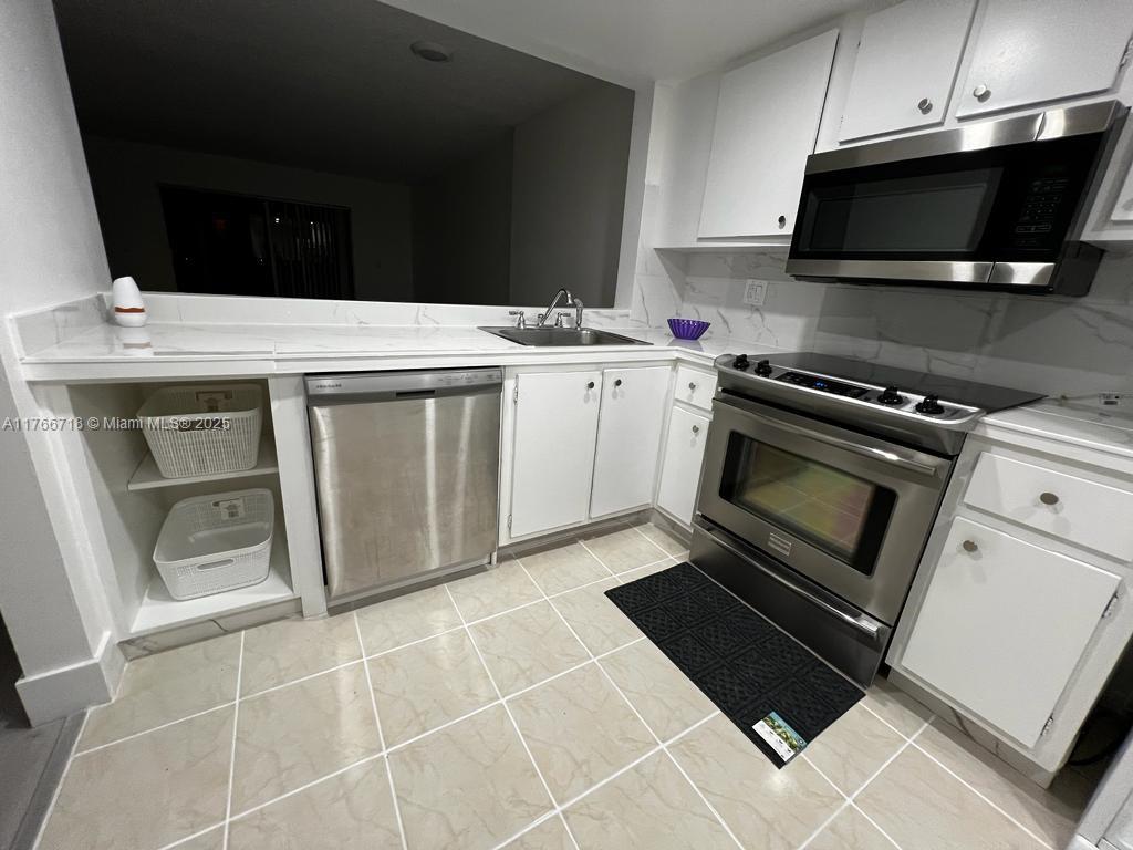 6575 W Oakland Park Blvd 303 Property Photo