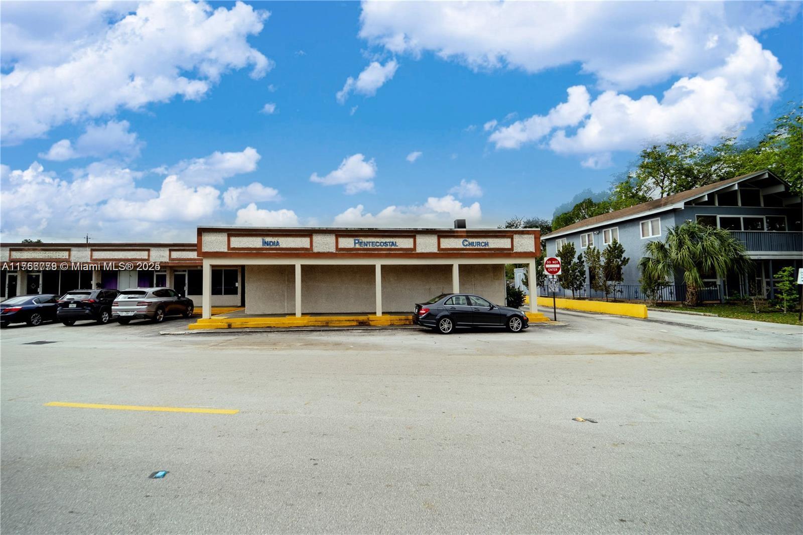 6180 NW 11th St 25-4 Property Photo 1