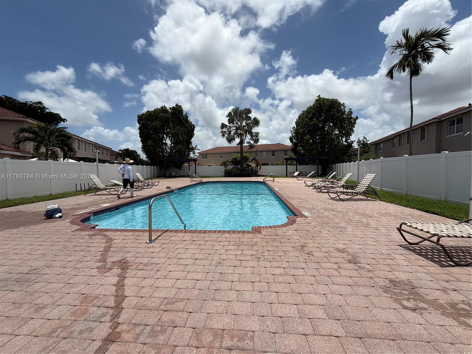 13745 SW 276 ST Property Photo 1