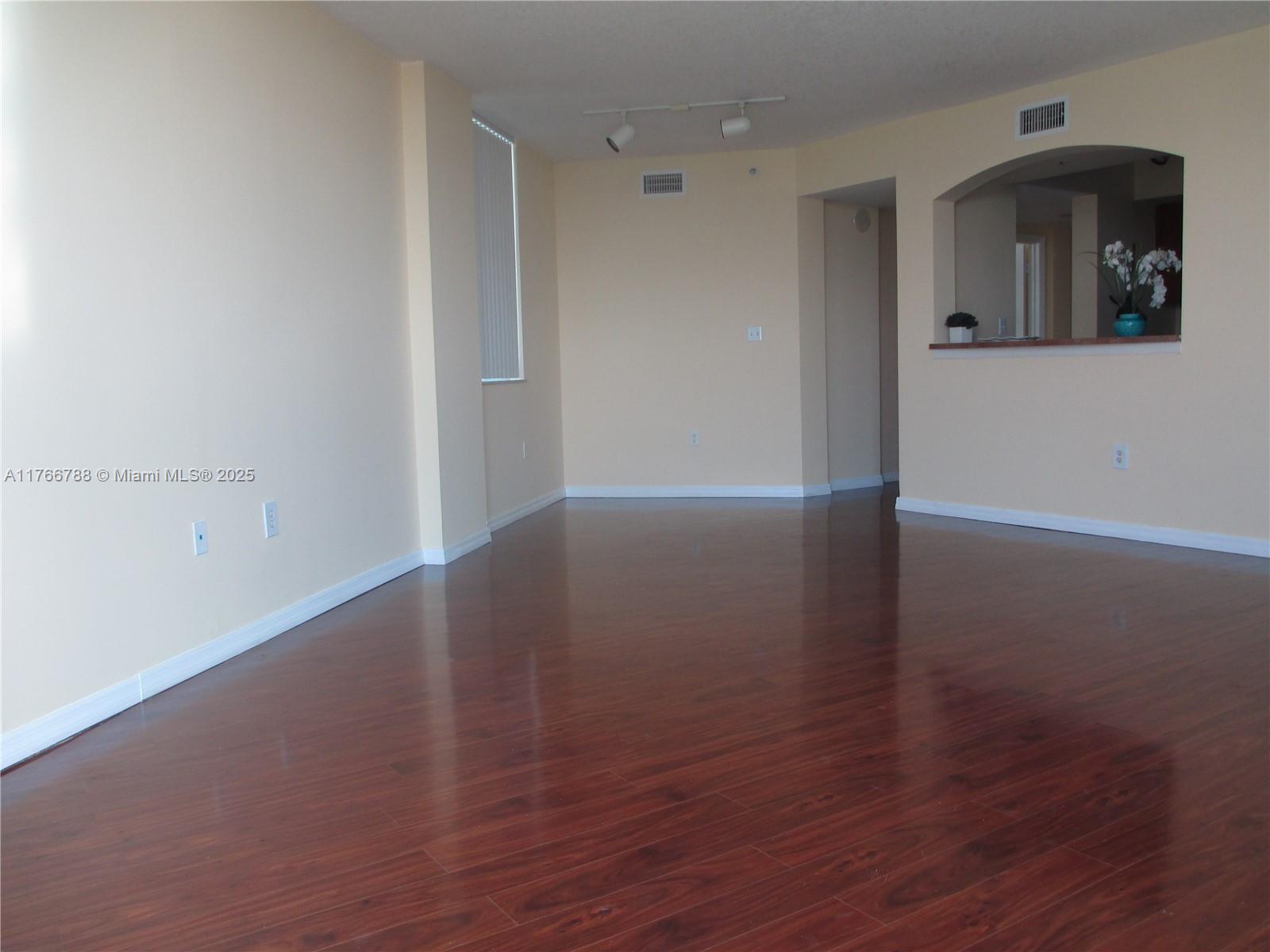 9201 Collins Ave 1021 Property Photo 4