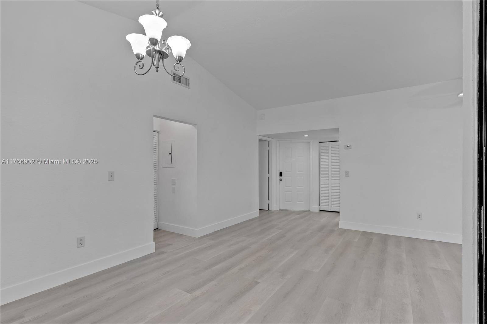 1301 S Franklin Ave 1301l Property Photo 4