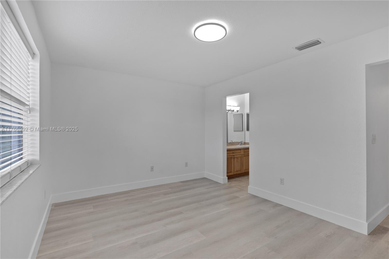 1301 S Franklin Ave 1301l Property Photo 9