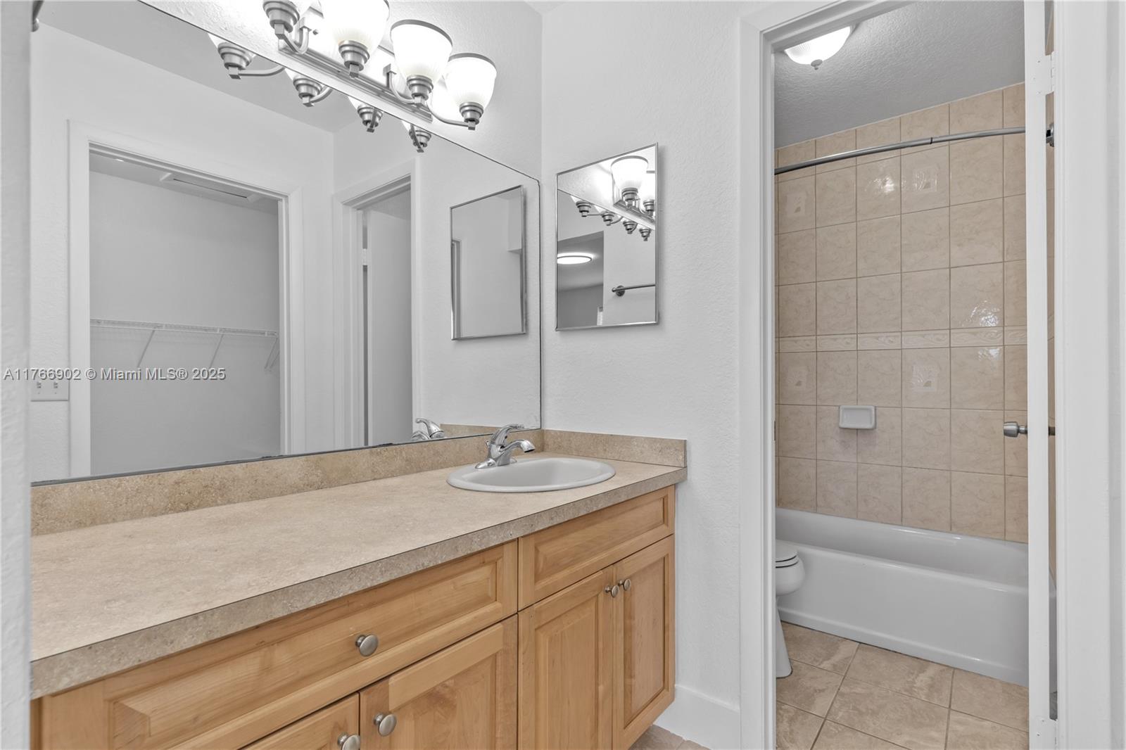 1301 S Franklin Ave 1301l Property Photo 11