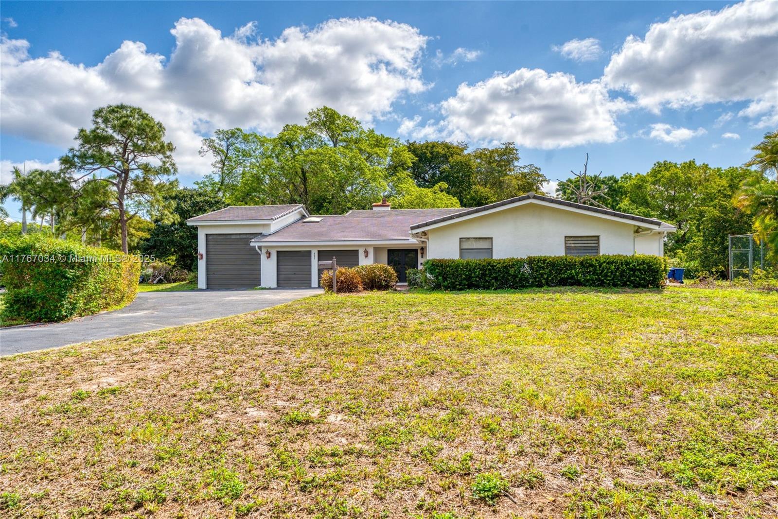 4031 Coral Hills Dr Property Photo