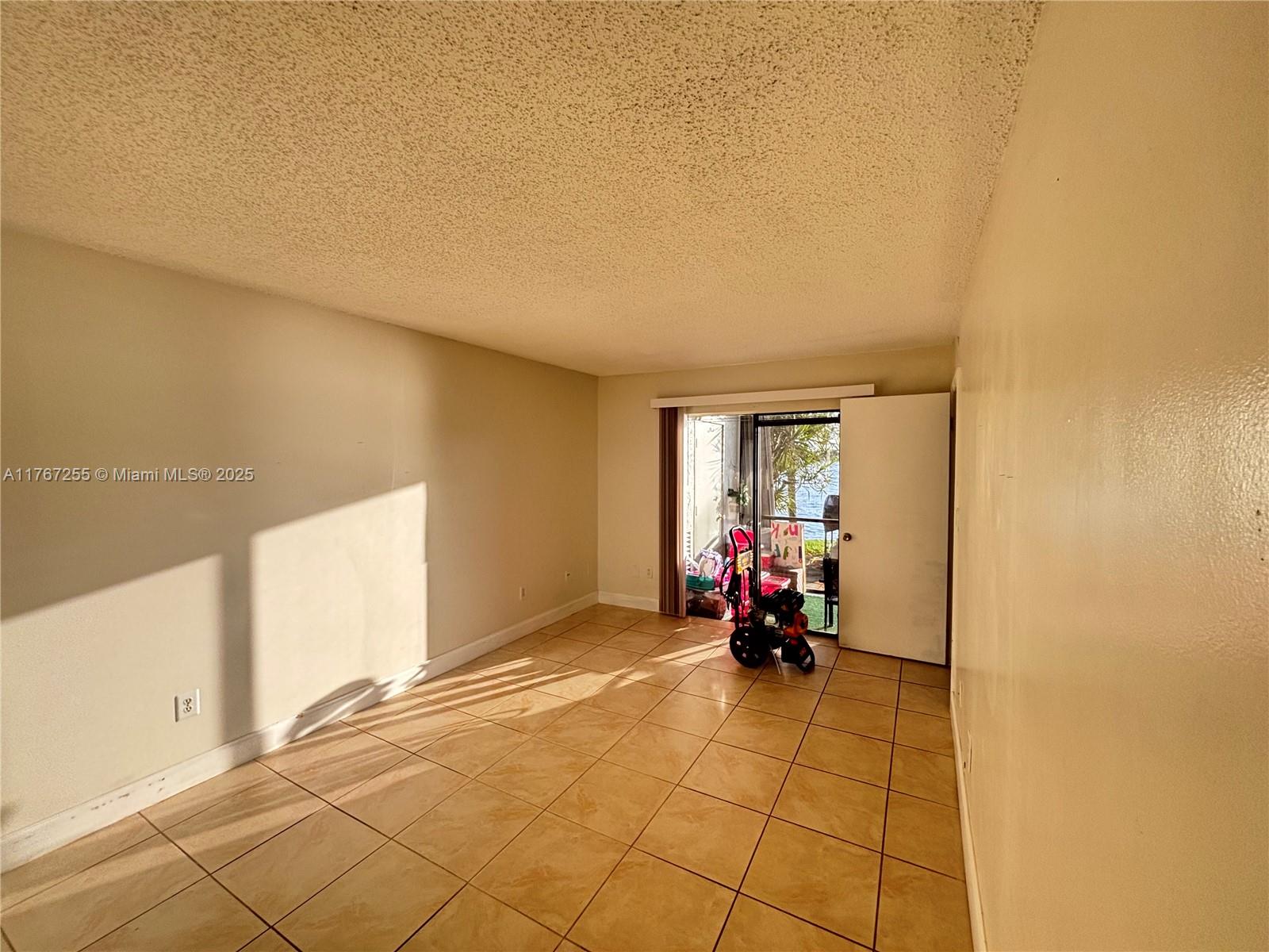 1280 S Franklin Ave J Property Photo 5