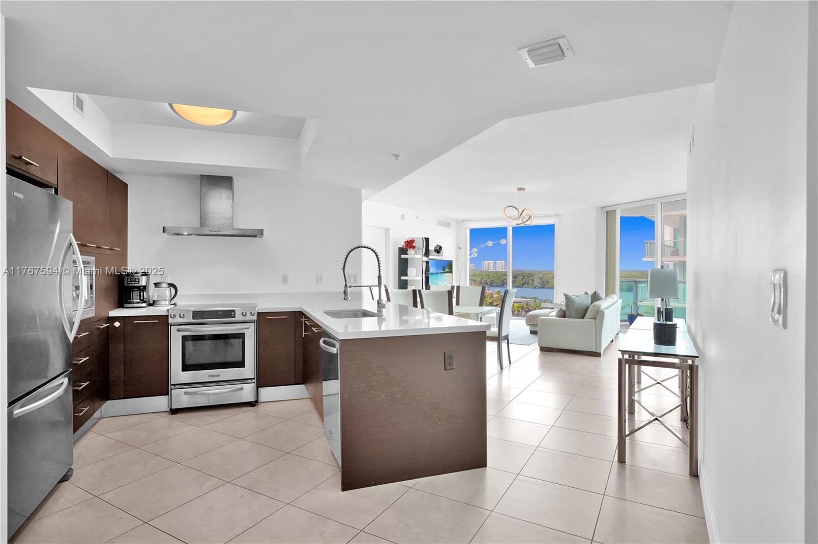250 Sunny Isles Blvd 3-904 Property Photo 1