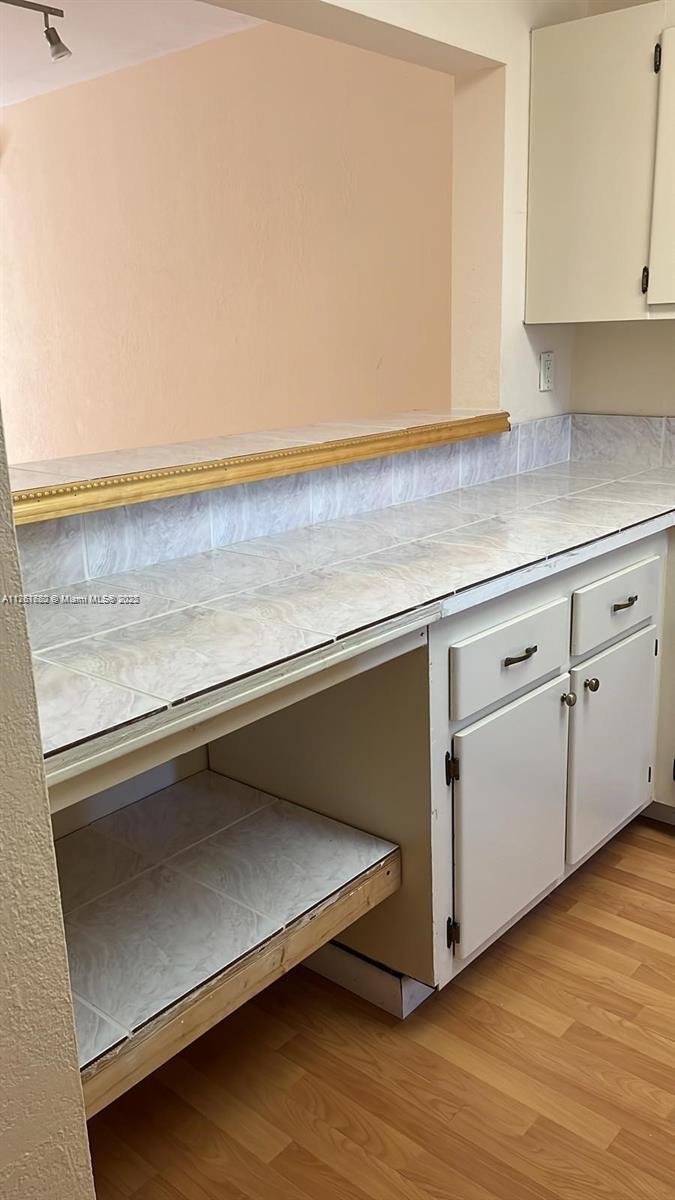 8060 Fairview Dr 208 Property Photo 6