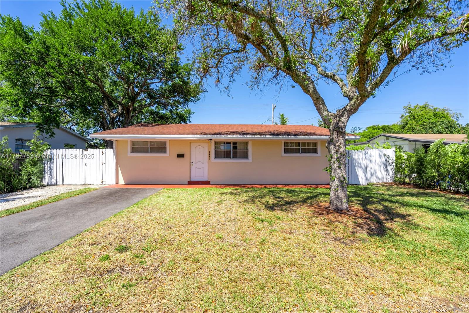 6441 Allen St Property Photo