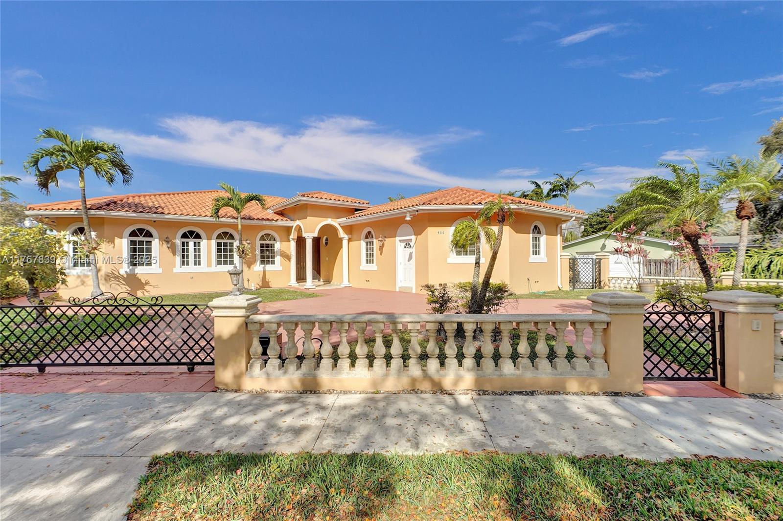 450 Esplanade Dr Property Photo