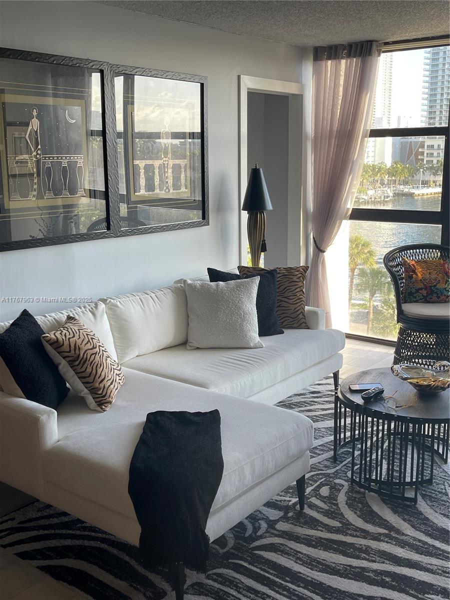 200 Leslie Dr 622 Property Photo 3