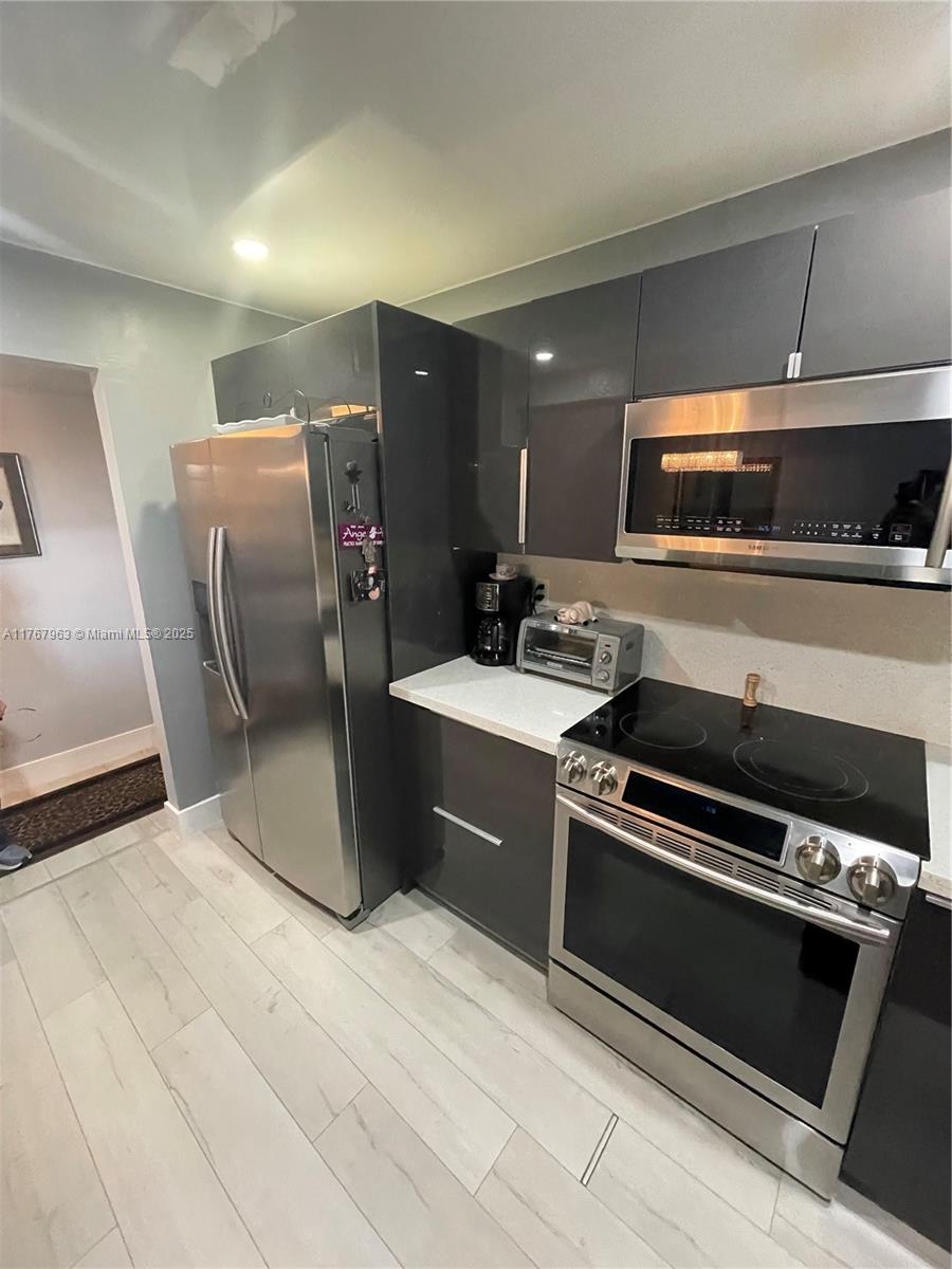 200 Leslie Dr 622 Property Photo 9