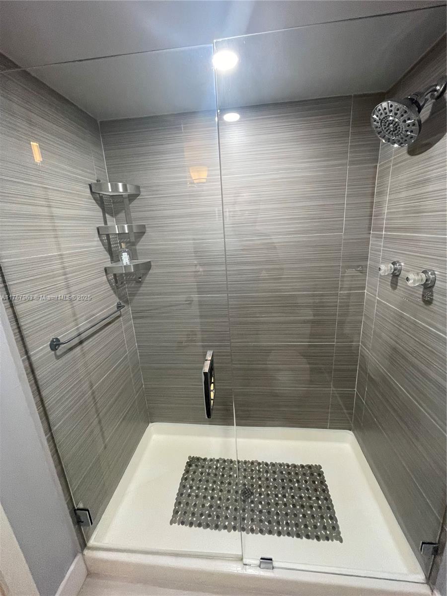 200 Leslie Dr 622 Property Photo 17