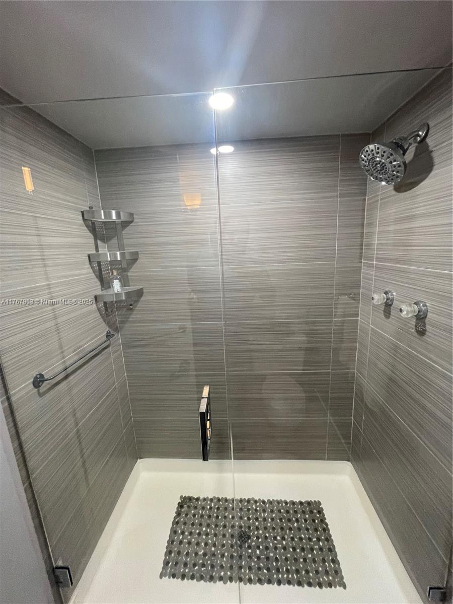 200 Leslie Dr 622 Property Photo 18