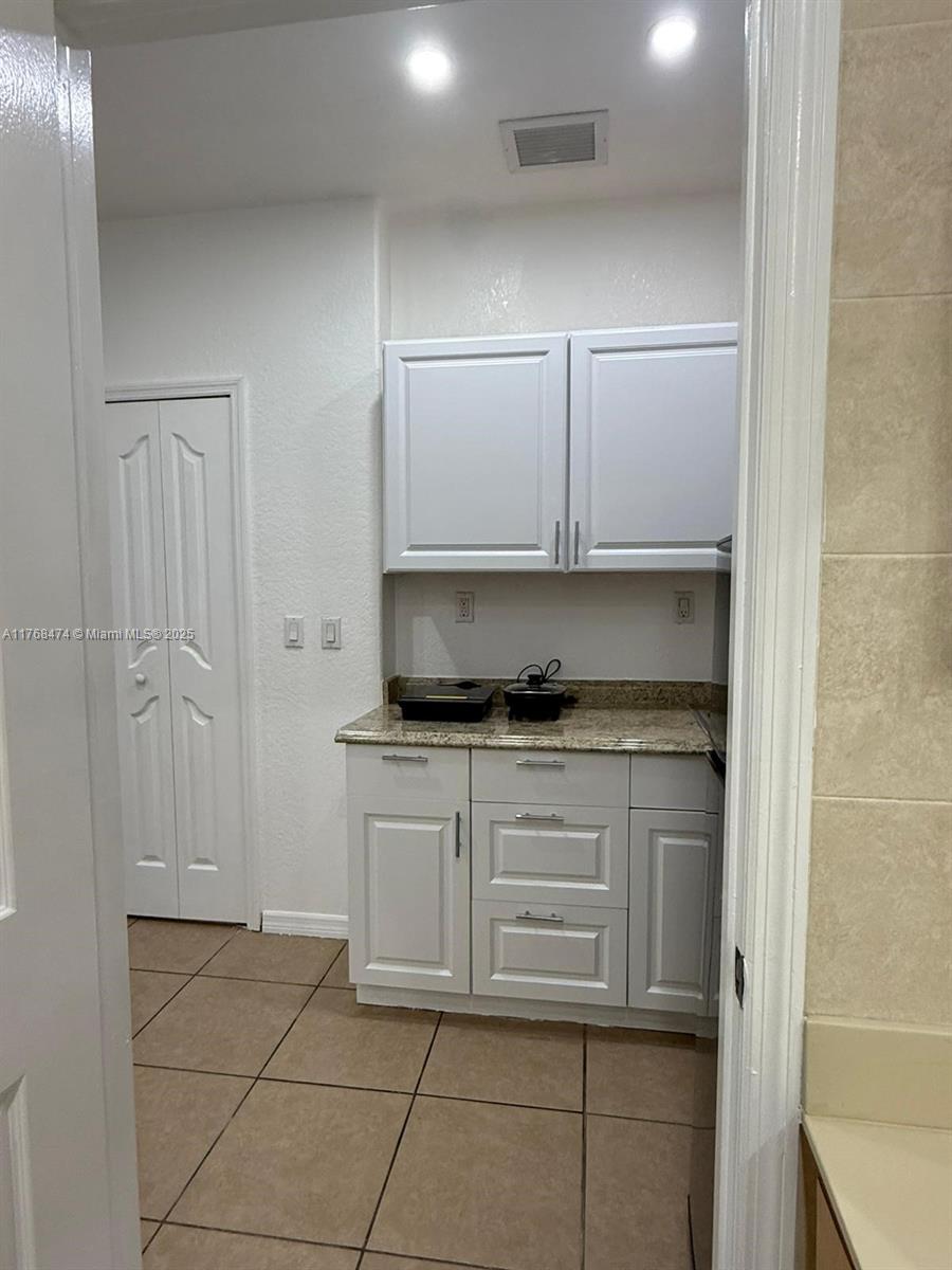 604 Se 12th Ter 1 Property Photo 18