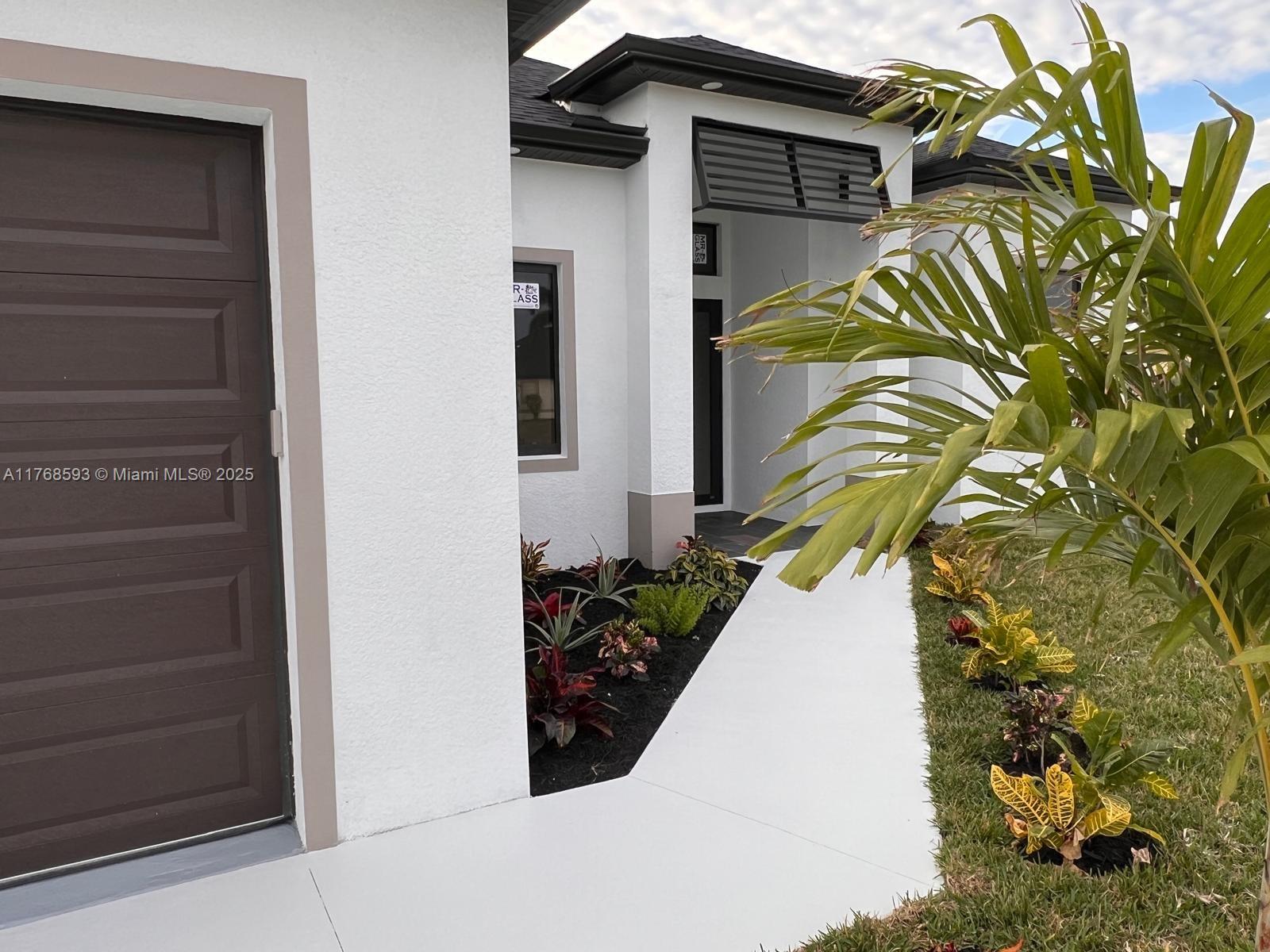 2122 Ne 14th Pl Property Photo 2