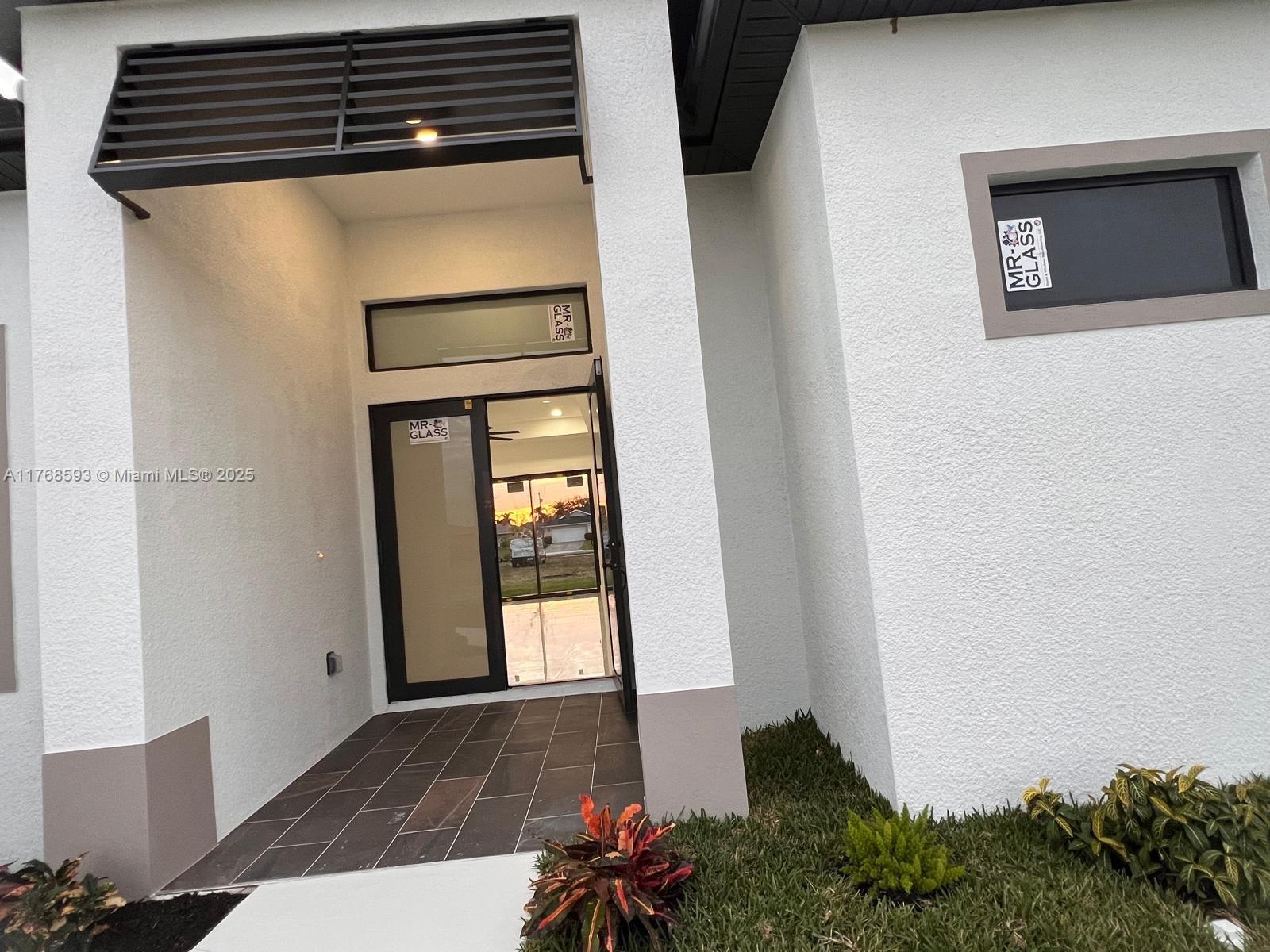 2122 Ne 14th Pl Property Photo 3
