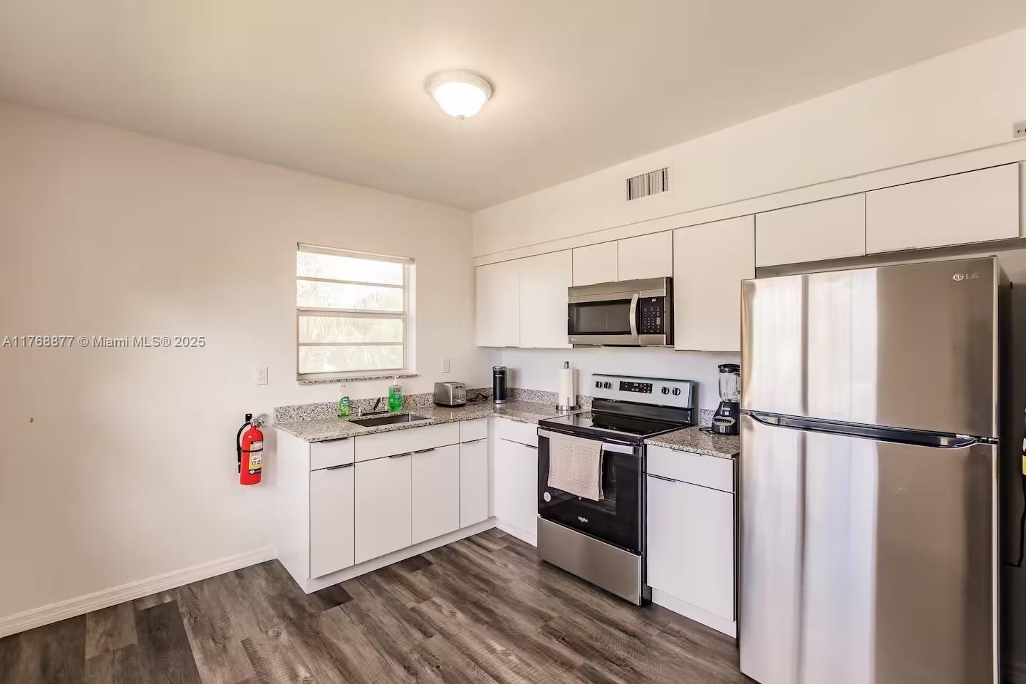 18825 Atlantic Blvd Property Photo 10