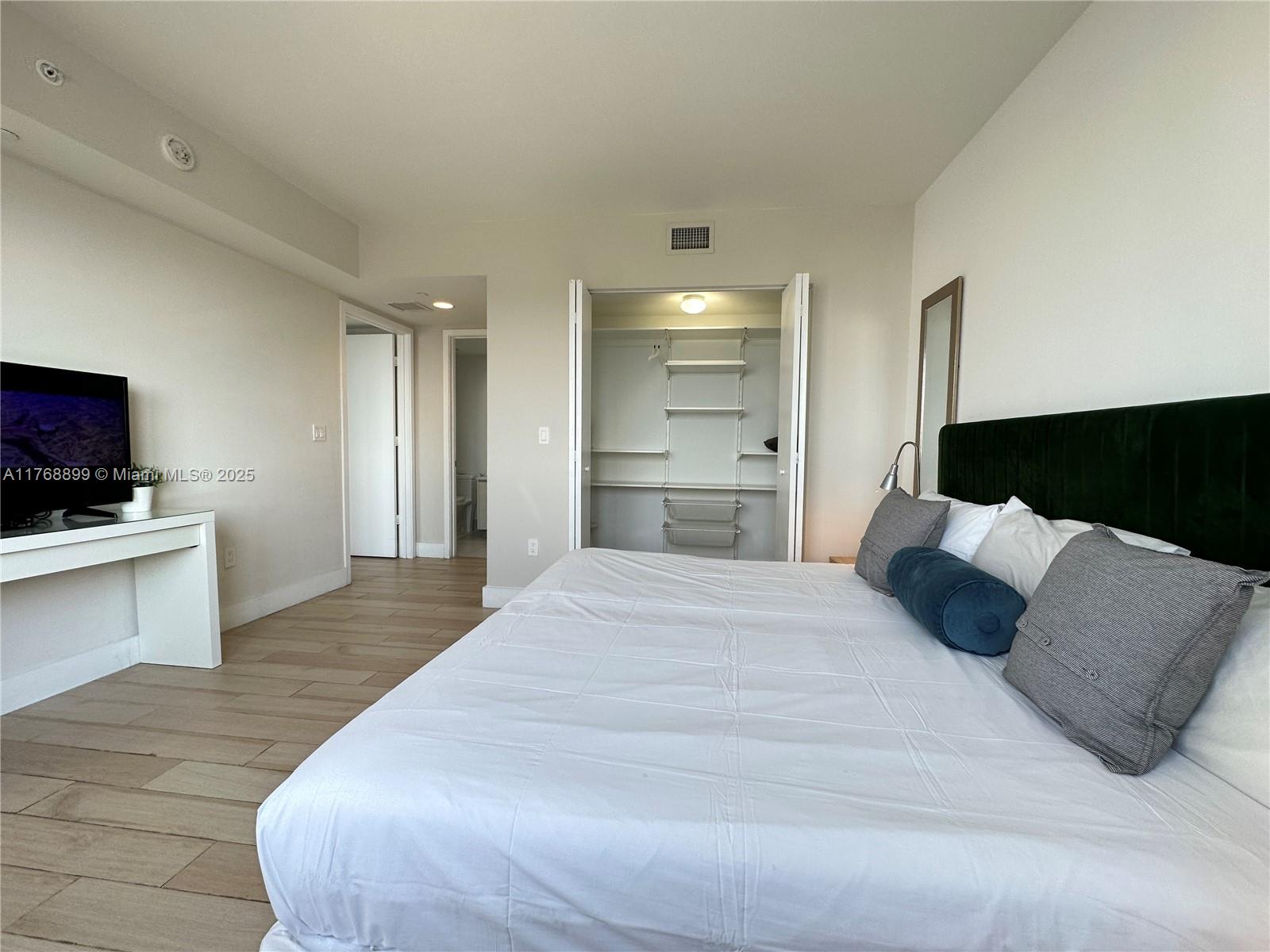 2600 E Hallandale Beach Blvd T2202 Property Photo 37