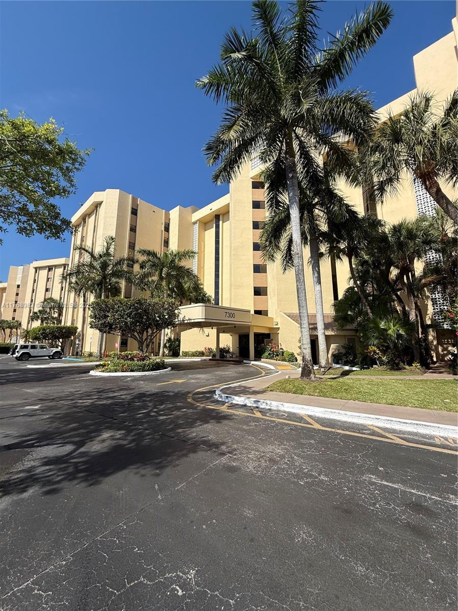 7300 Radice Ct 805 Property Photo 2