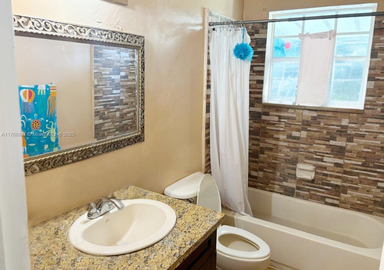 18001 Nw 14th Ct Property Photo 2