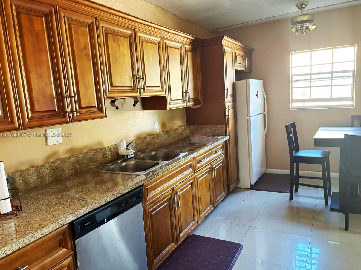 18001 Nw 14th Ct Property Photo 4