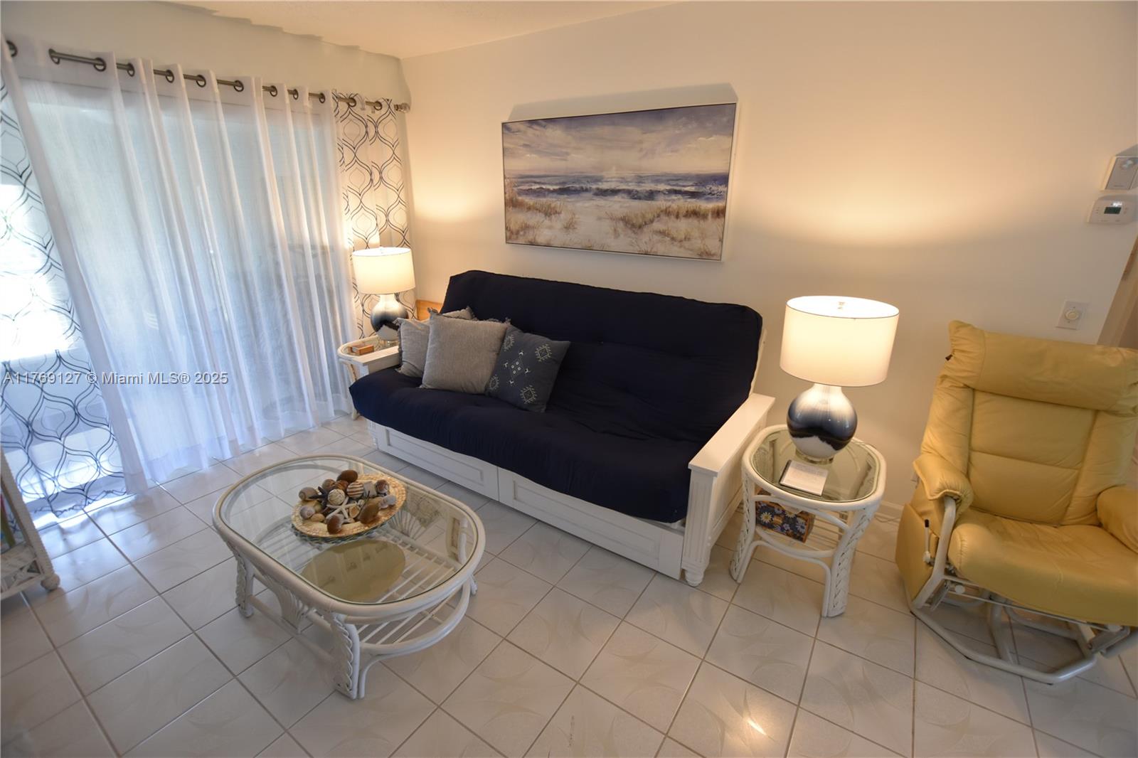 2735 E Dudley Drive B Property Photo 9