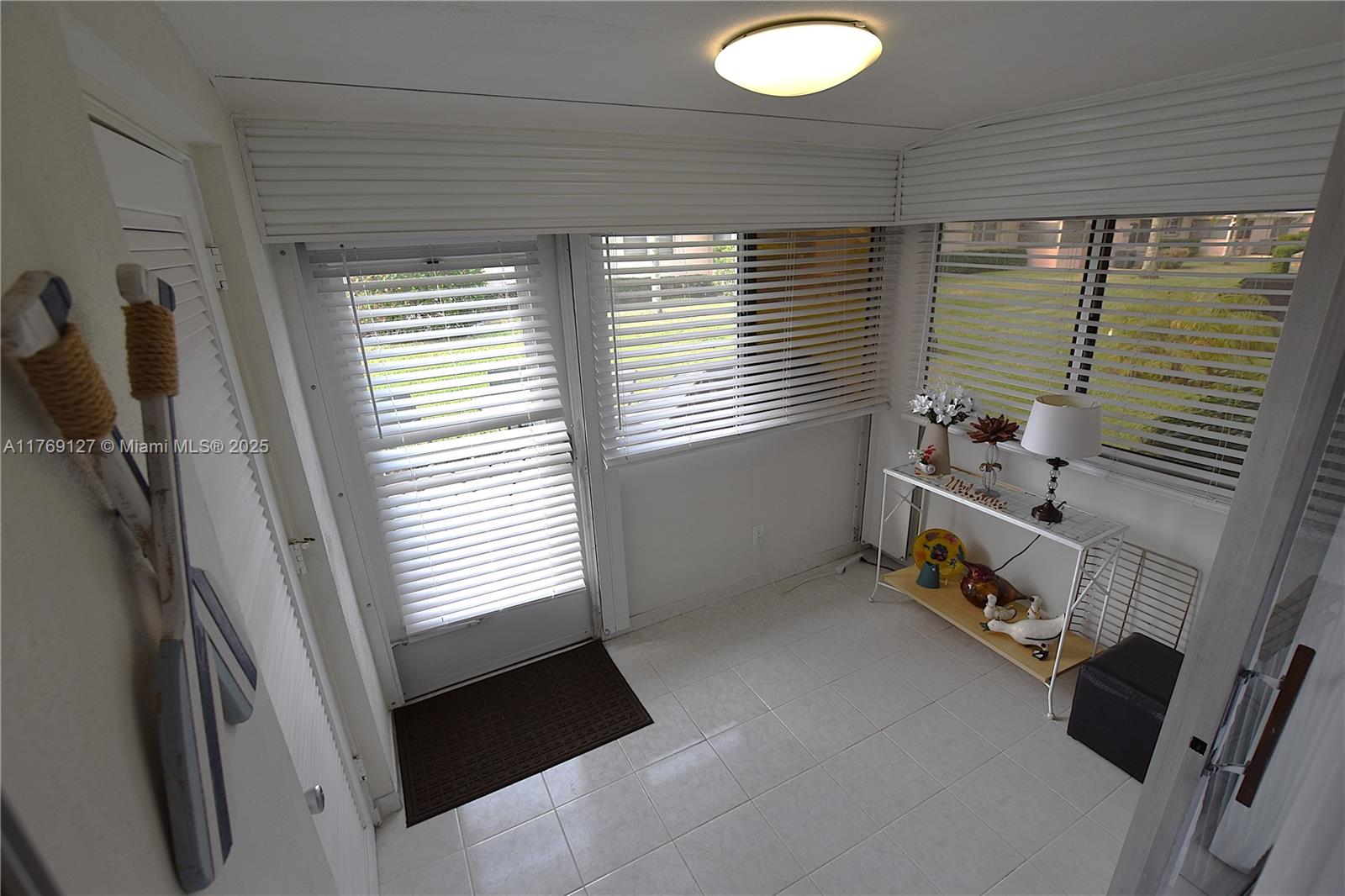 2735 E Dudley Drive B Property Photo 12