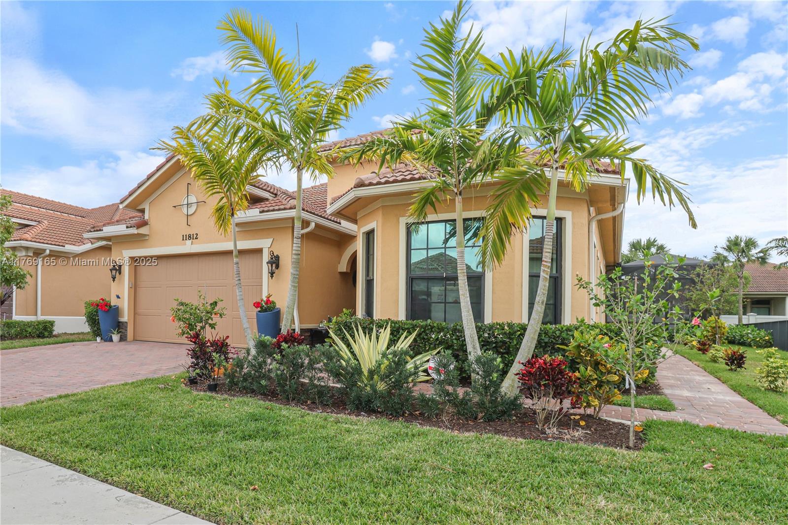 11812 S Cantal Cir S Property Photo
