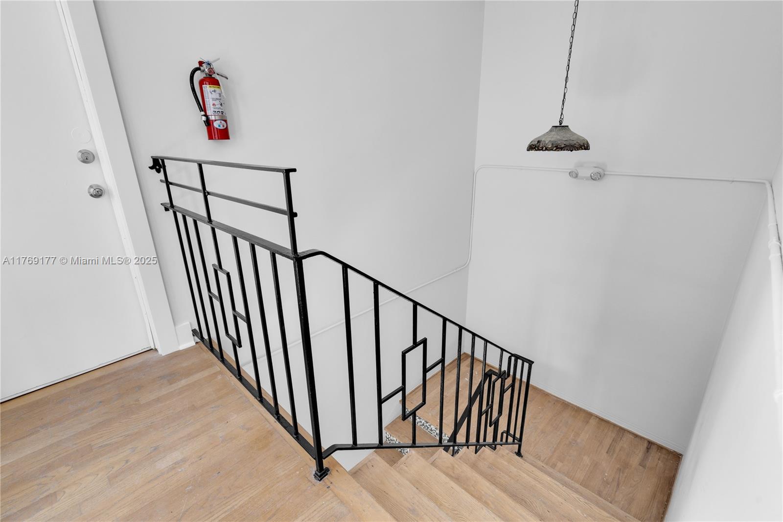 1471 Lincoln Ter Property Photo 4