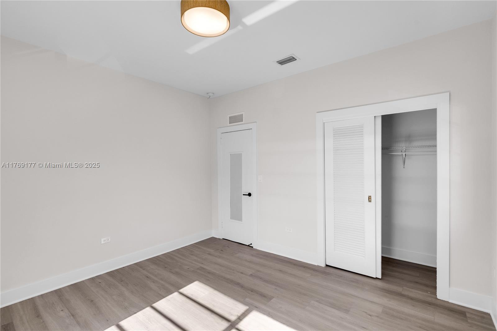 1471 Lincoln Ter Property Photo 11