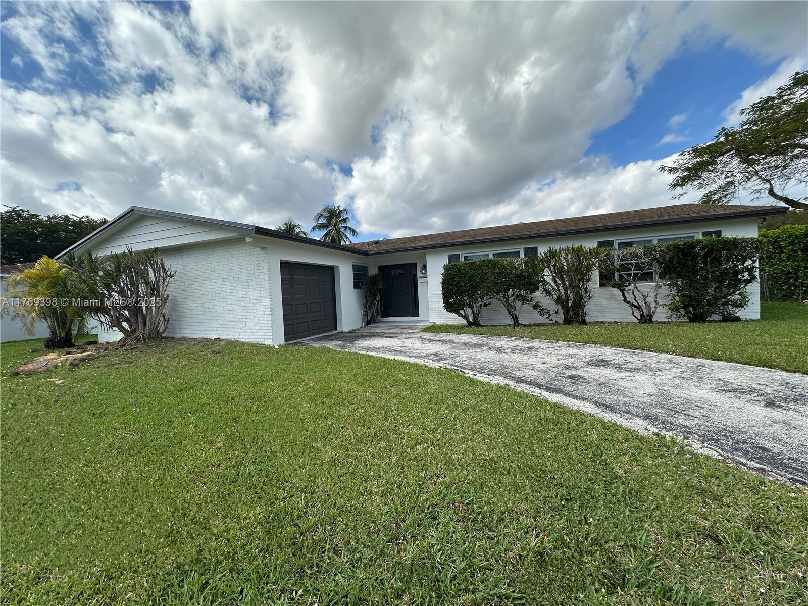 10475 Sw 96th Ter Property Photo