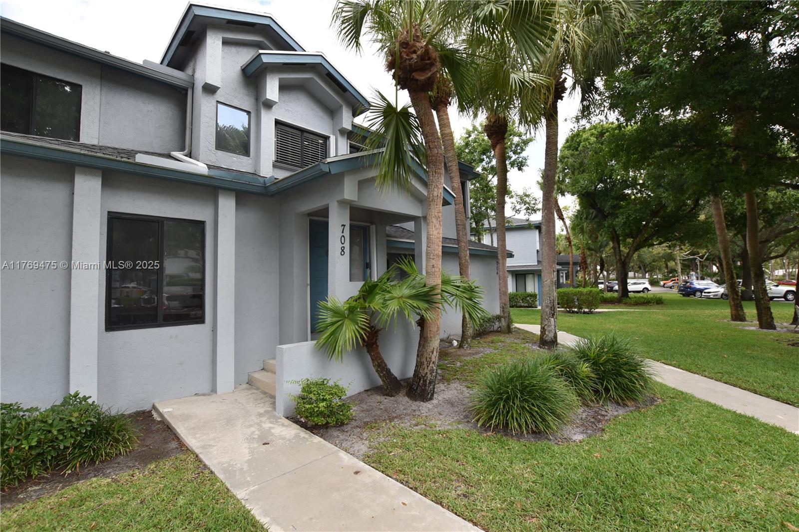 708 Harbour Pointe Way Property Photo