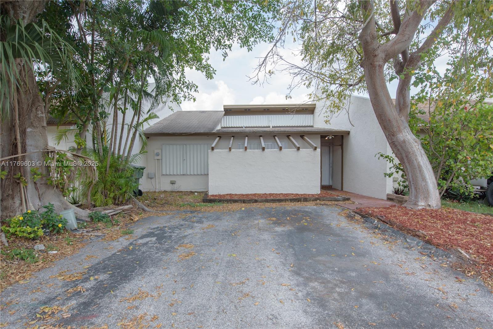 1353 S Audubon Dr Property Photo 1