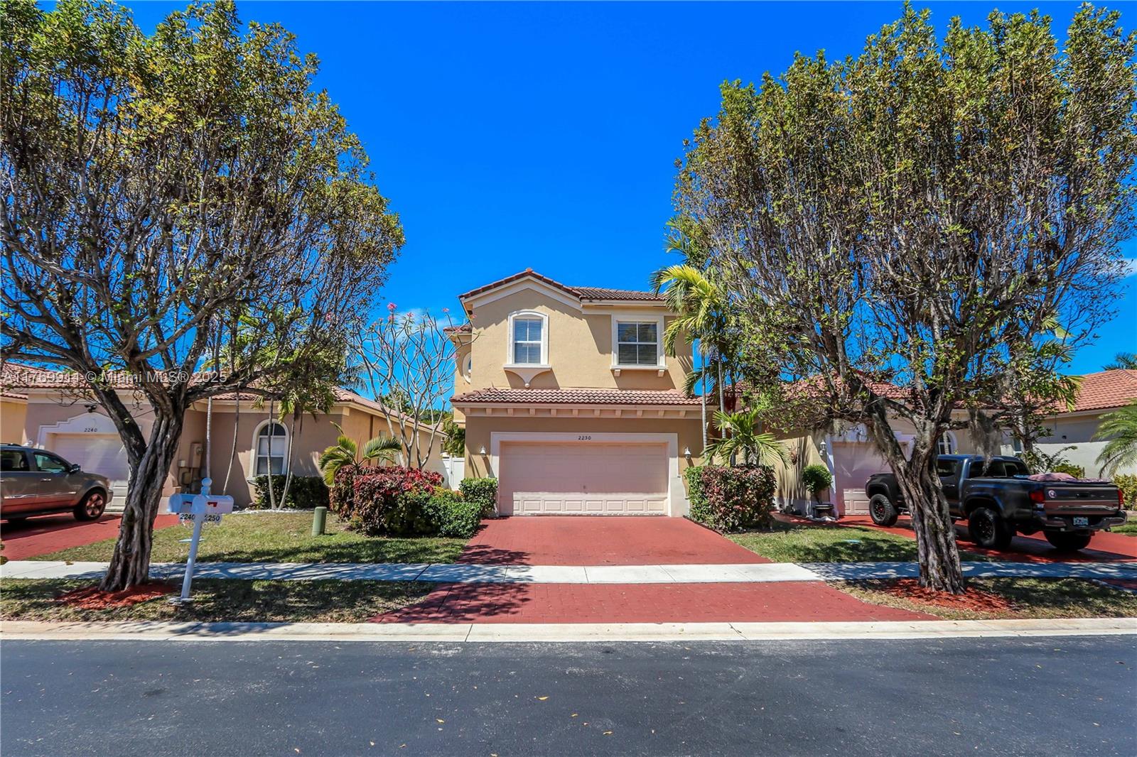 2250 Ne 37th Rd Property Photo 1