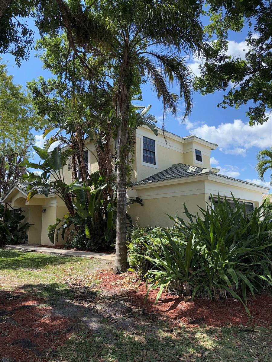 690 Via Toscana Property Photo