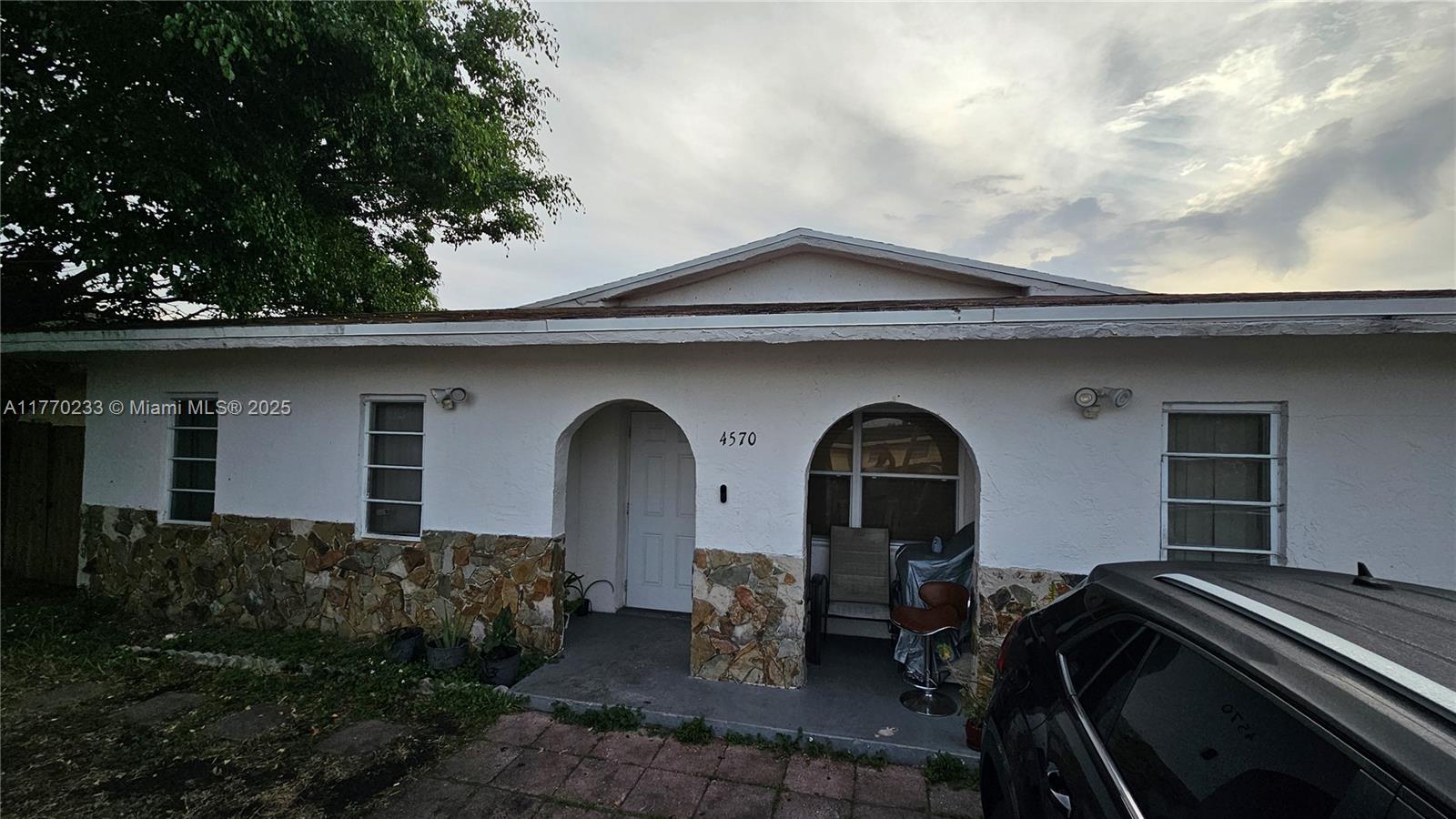 4570 Sw 43rd Ter Property Photo 1