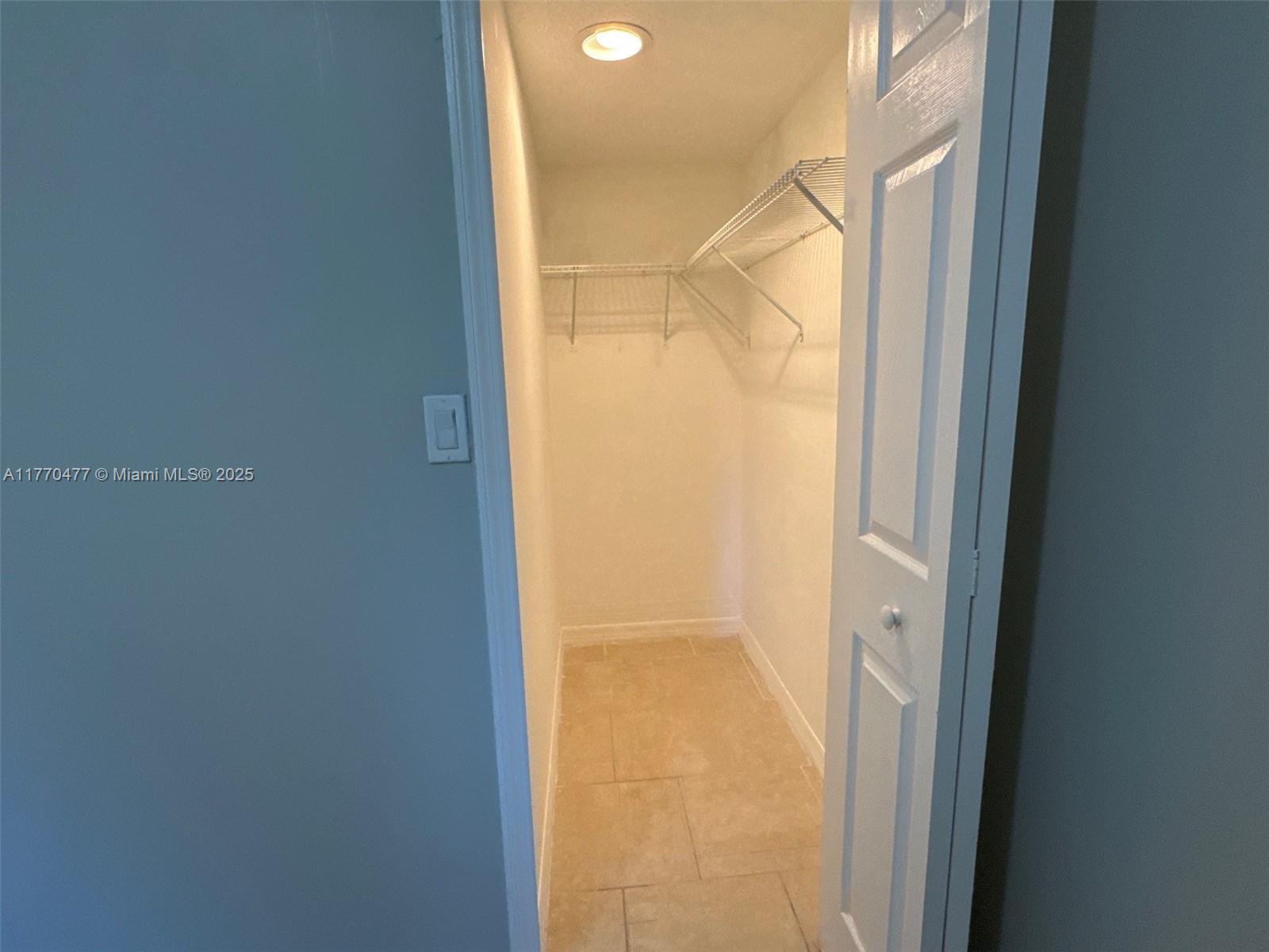 930 Ne 33rd Ter 102 Property Photo 12