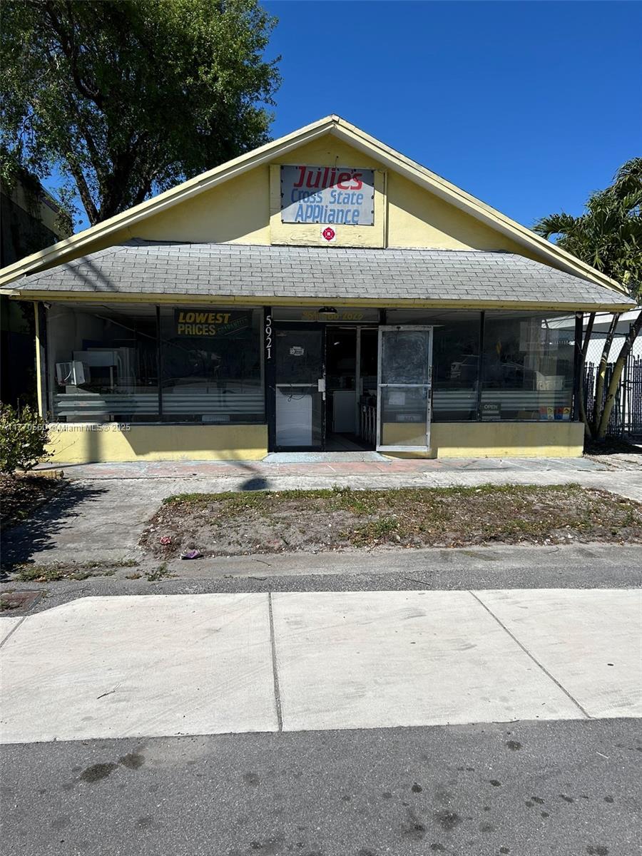 5921 W Hallandale Beach Blvd Property Photo