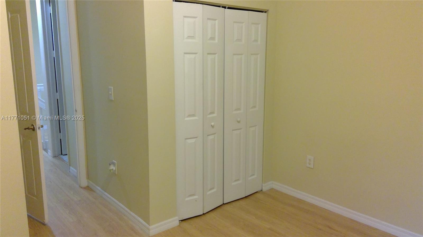 4293 Ne 10th Ct 4293 Property Photo 3