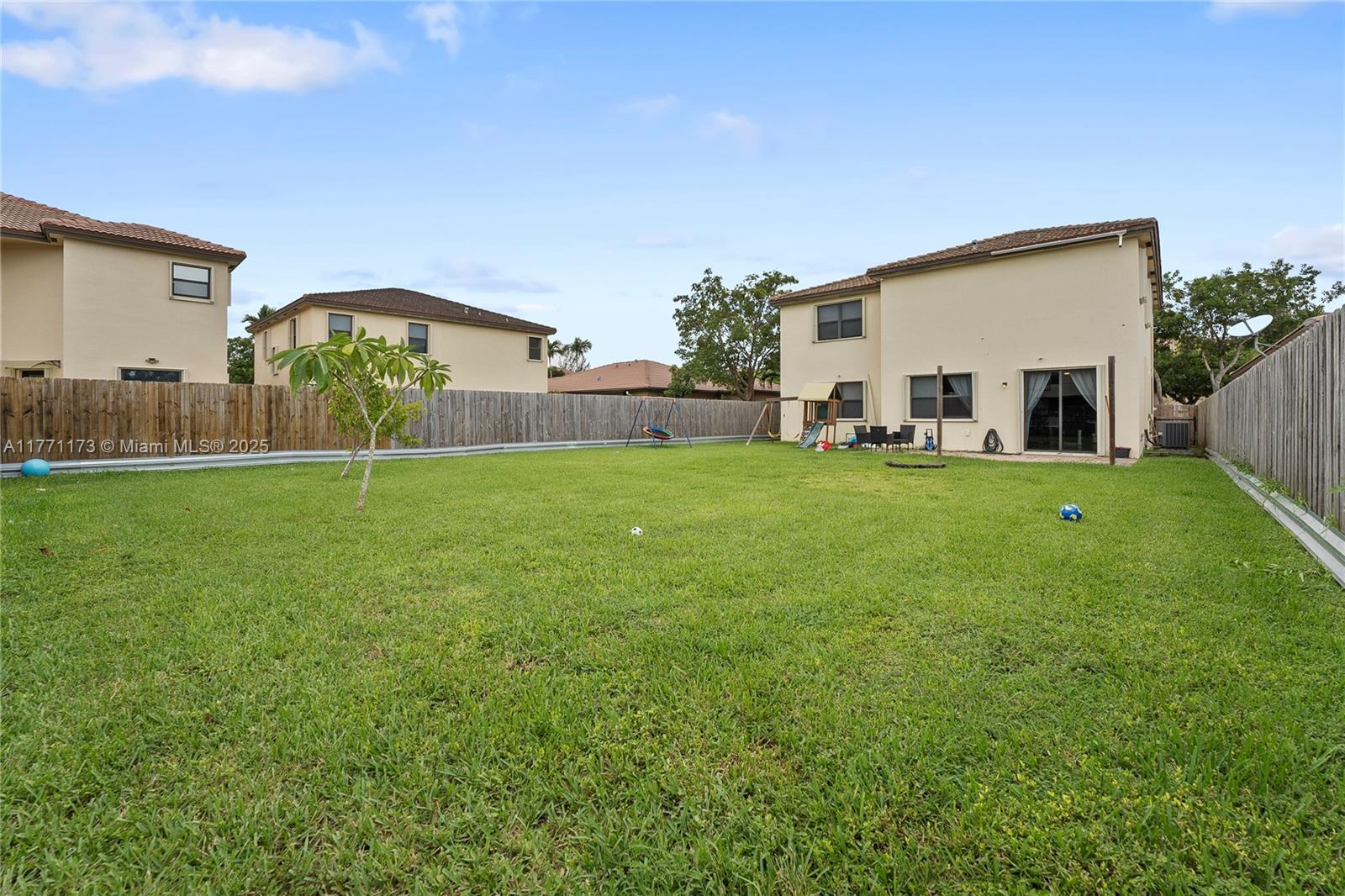 11562 Sw 232nd Ln Property Photo 44