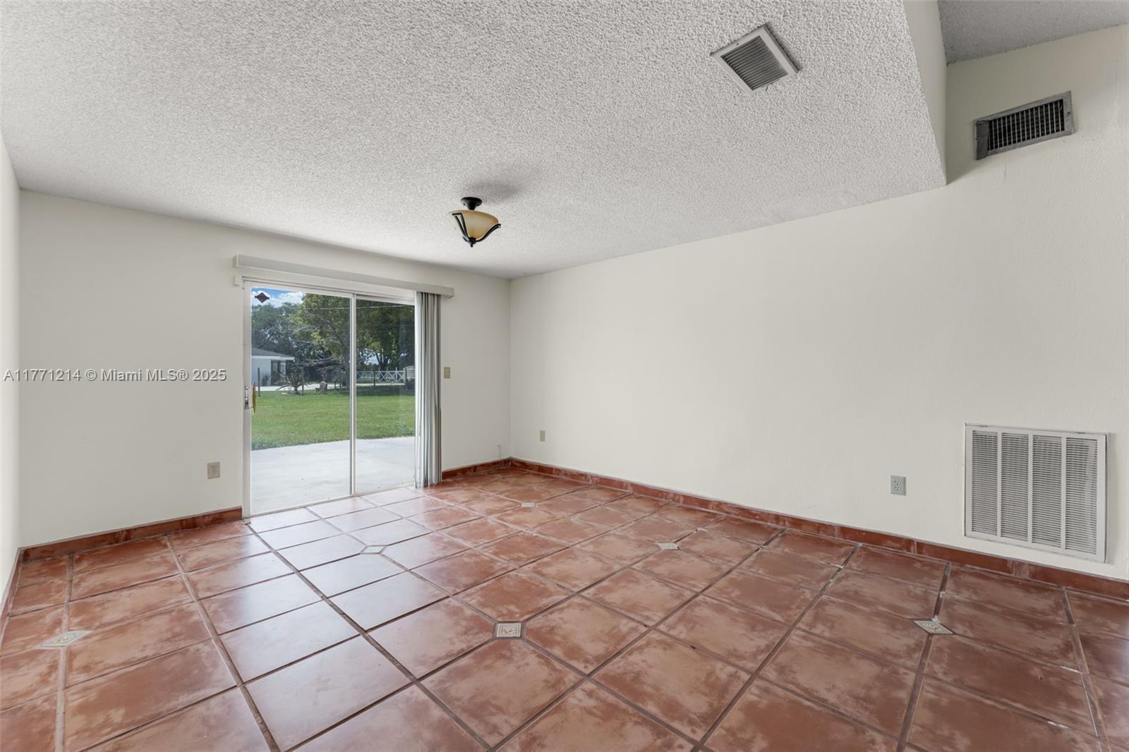 21670 Sw 240th St Property Photo 3