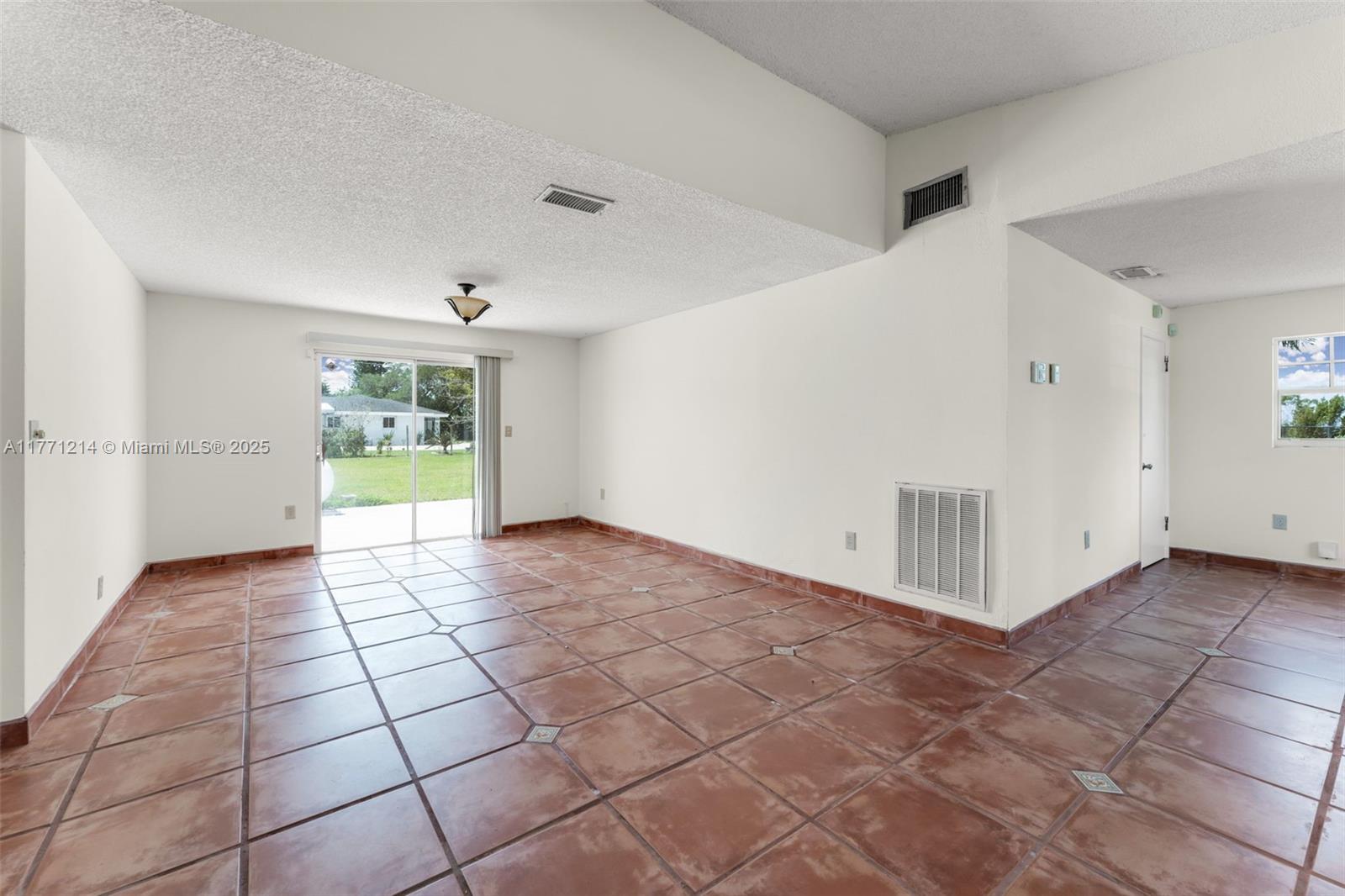 21670 Sw 240th St Property Photo 6