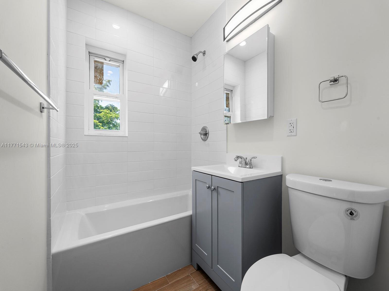 238 Nw 41st Ave 0 Property Photo 11