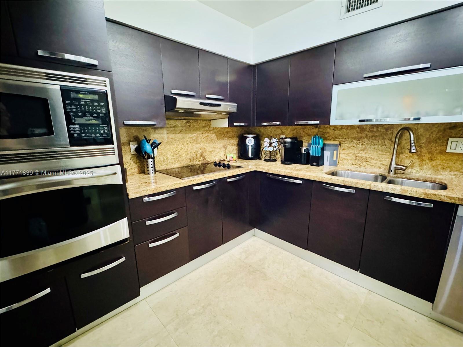 3600 Mystic Pointe Dr 1210 Property Photo 3