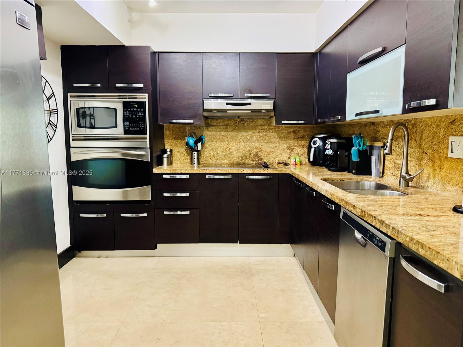 3600 Mystic Pointe Dr 1210 Property Photo 4