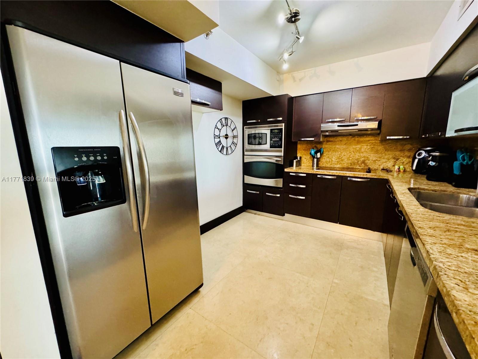 3600 Mystic Pointe Dr 1210 Property Photo 5